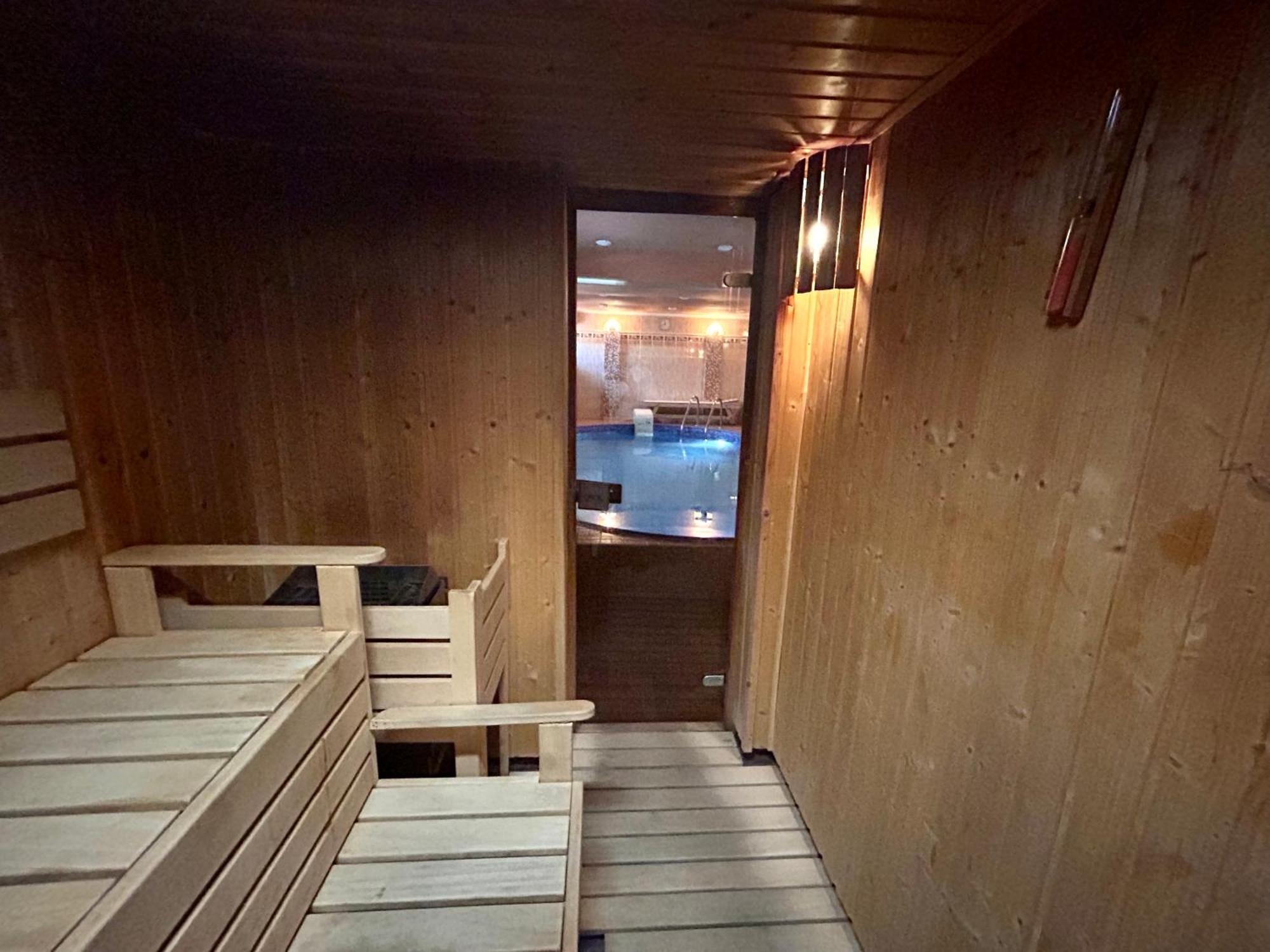 Luxor Hotel Havířov Bagian luar foto