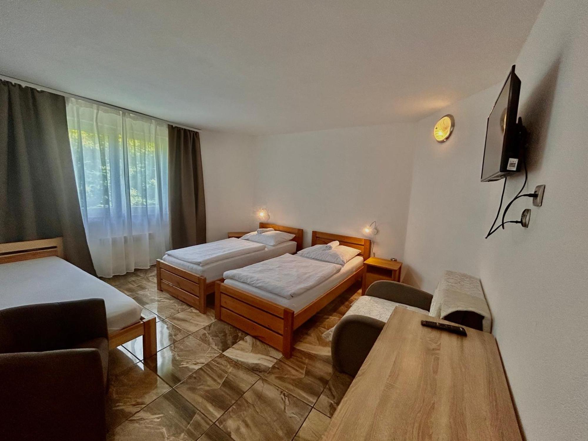 Luxor Hotel Havířov Bagian luar foto