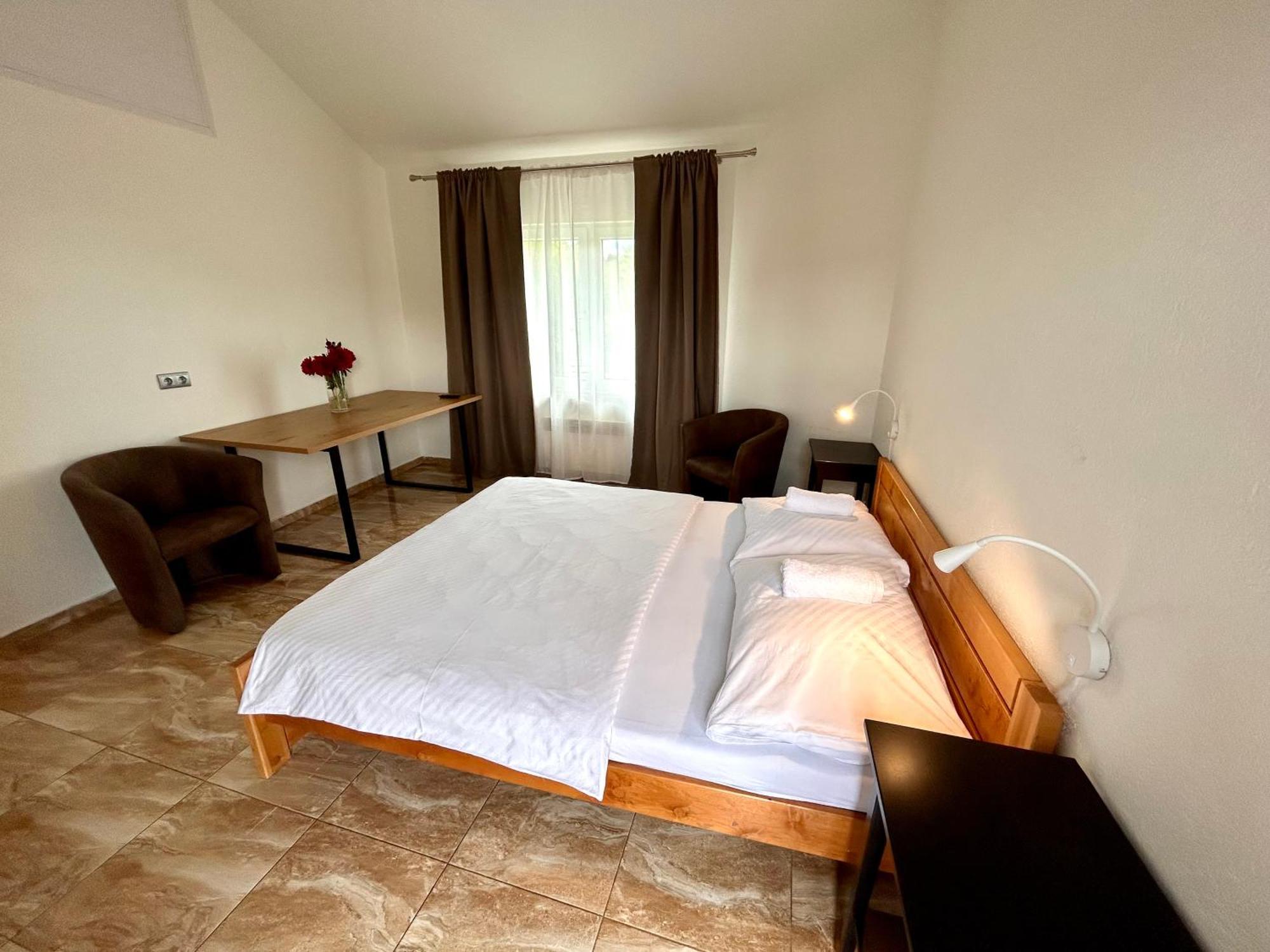 Luxor Hotel Havířov Bagian luar foto