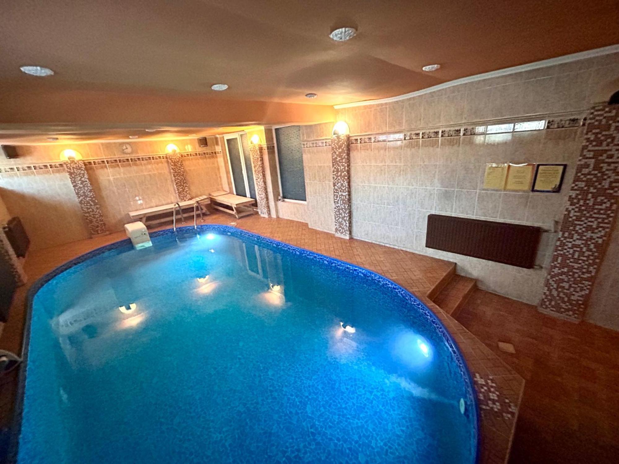 Luxor Hotel Havířov Bagian luar foto