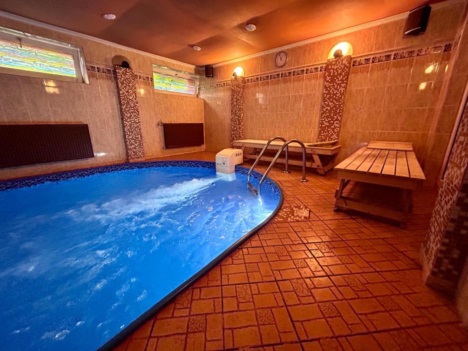 Luxor Hotel Havířov Bagian luar foto