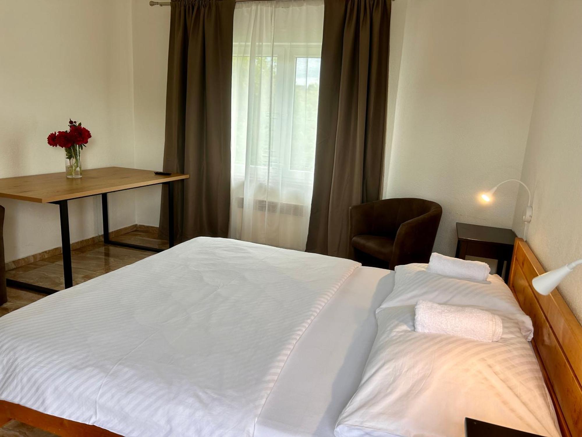 Luxor Hotel Havířov Bagian luar foto