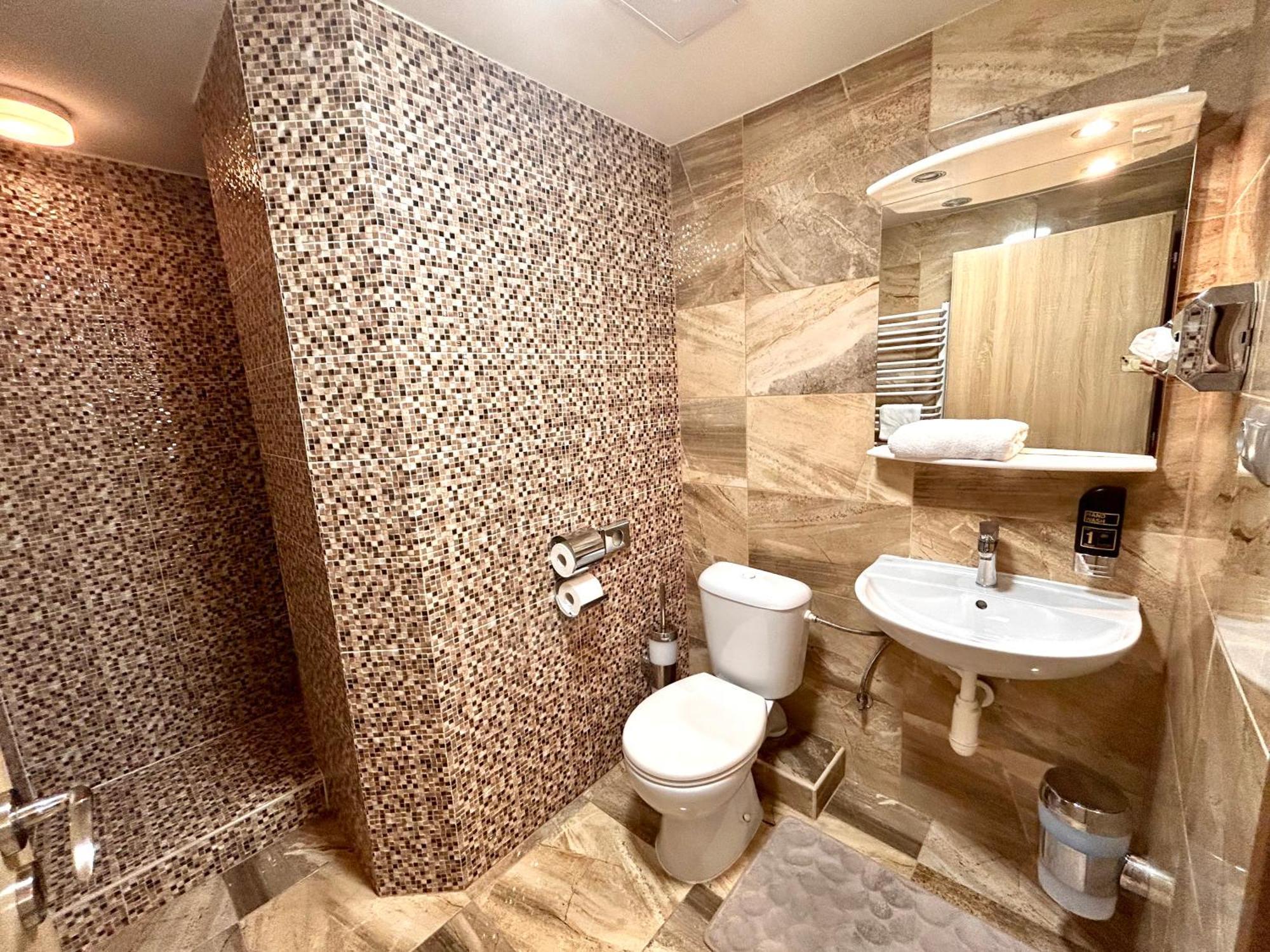 Luxor Hotel Havířov Bagian luar foto